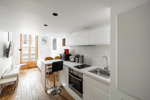 City Apartment | Private kitchen | Fridge, microwave, stovetop, espresso maker