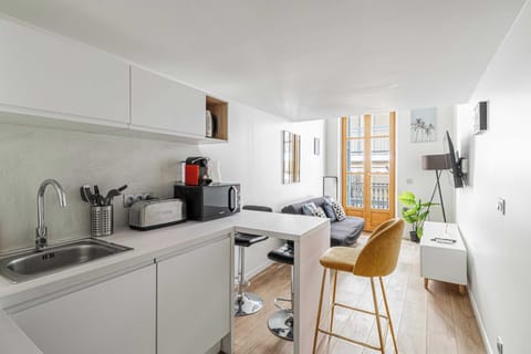 City Apartment | Private kitchen | Fridge, microwave, stovetop, espresso maker