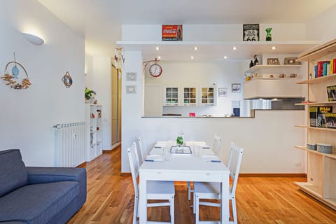 Apartment | Living area | 35-cm TV with digital channels