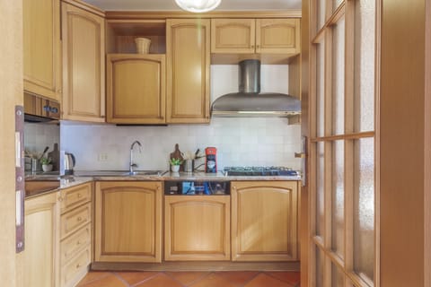 House | Private kitchen | Fridge, microwave, oven, stovetop