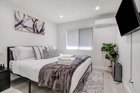 This bed was the kind of comfort you daydream about at work. #TravelSGV