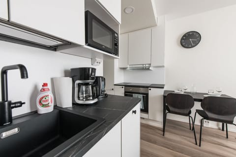 Standard Studio | Private kitchen | Fridge, microwave, oven, stovetop