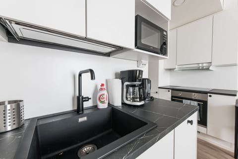 Standard Studio | Private kitchen | Fridge, microwave, oven, stovetop