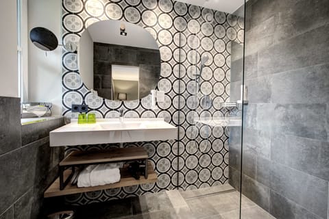 Double Room Medium | Bathroom | Free toiletries, hair dryer, bathrobes, slippers