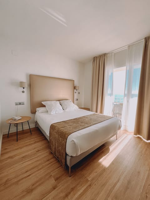 Double Room, Sea View (Mar) | Premium bedding, down comforters, soundproofing, iron/ironing board