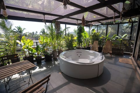 Presidential Suite | Deep soaking bathtub