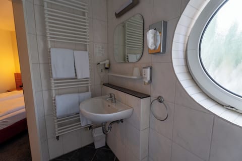 Classic Double Room | Bathroom | Shower, hair dryer, towels, soap