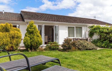 Lovely Bungalow, Near Beach and Village