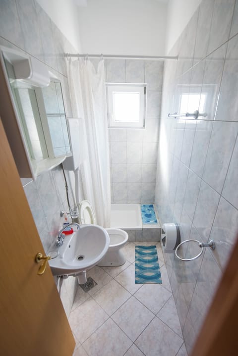 Room, Non Smoking, Balcony | Bathroom | Shower, hair dryer, towels, soap