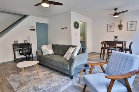 Living room with desk area for working.