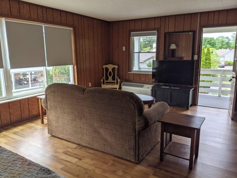 Classic Suite, 1 King Bed, Kitchen, Resort View | Free WiFi, bed sheets