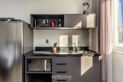 Studio | Private kitchen | Microwave, cookware/dishes/utensils