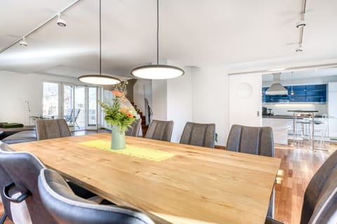 Dining room in the HEIMat family vacation home in Bludenz.