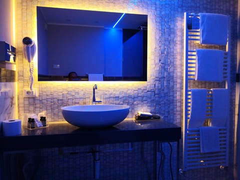 Premium Room (Roof Top) | Bathroom | Deep soaking tub, rainfall showerhead, free toiletries, hair dryer