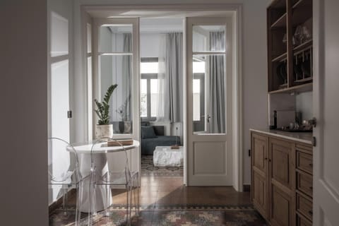 Executive Suite | Living area | 32-inch Smart TV with cable channels