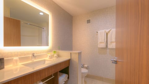 Suite, 2 Queen Beds | Bathroom | Combined shower/tub, towels