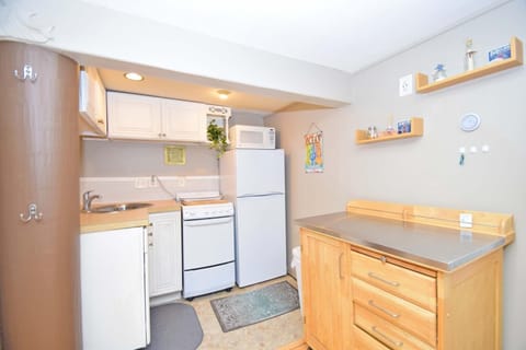 Studio | Private kitchen | Fridge, coffee/tea maker, toaster