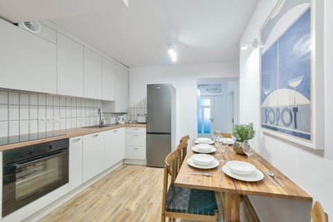 Apartment, Non Smoking | Private kitchen | Fridge, oven, stovetop, dishwasher