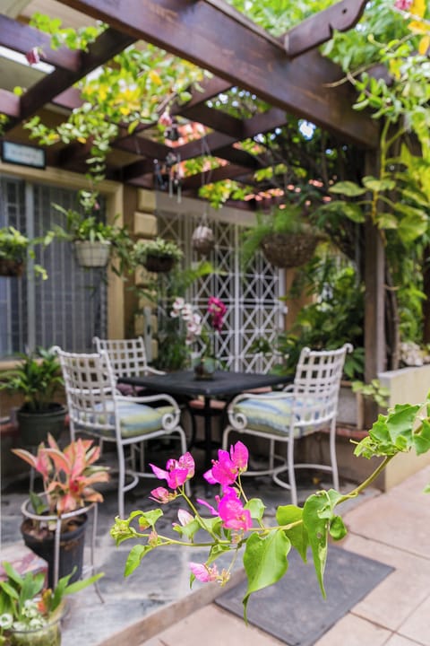 Apartment | Outdoor dining