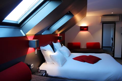 Family Room, Multiple Beds (Larger Room) | In-room safe, desk, soundproofing, free WiFi