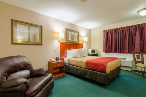 Room, 2 Queen Beds | Desk, rollaway beds, free WiFi, bed sheets