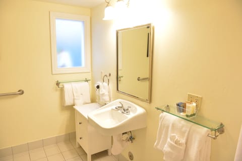 Design Studio Suite, 1 Bedroom, Accessible, Kitchenette | Bathroom sink