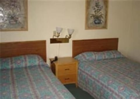 Studio, 2 Queen Beds, Kitchenette | Free WiFi, bed sheets