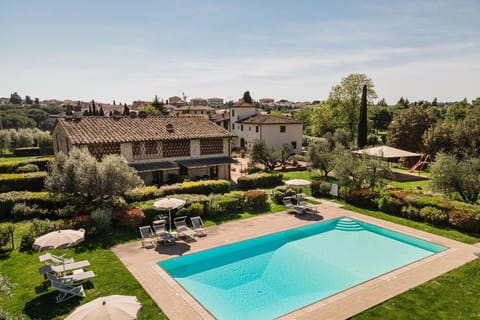 Fantastic estate for rent near Siena.