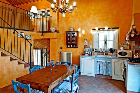 cozy kitchen of the villa for rent in Tuscany- Sunbathing
