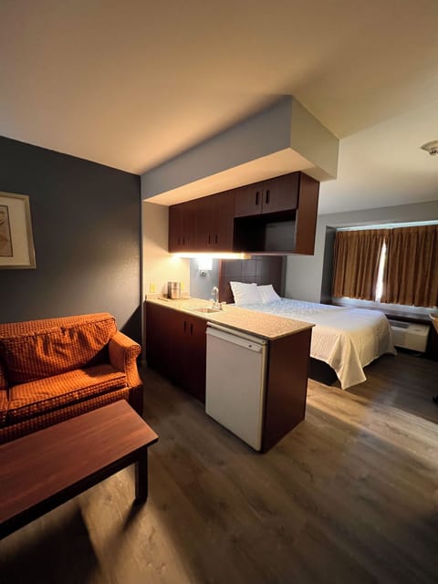 Deluxe Single Room | In-room safe, individually decorated, individually furnished, desk