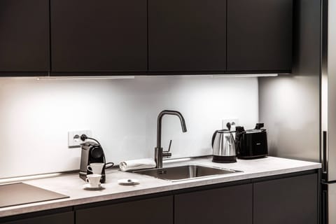 4 bedrooms, premium bedding, down comforters, iron/ironing board