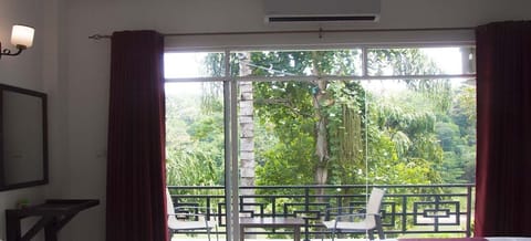 Deluxe Single Room, Balcony, River View | Desk, laptop workspace, free WiFi, bed sheets