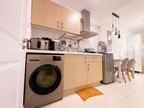 Standard Studio Suite, Garden View | Private kitchen | Fridge, microwave, stovetop, electric kettle