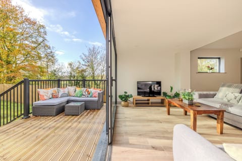 Superior House, Garden View | Terrace/patio