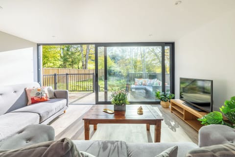 Superior House, Garden View | Living area