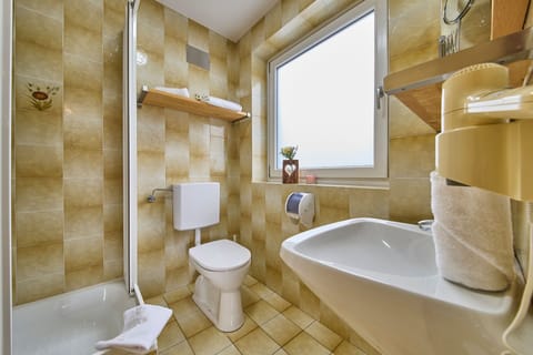 Classic Double Room, Balcony, Mountain View | Bathroom | Hair dryer, towels, soap, shampoo