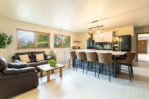 Crackin' View, Lanhead - Host & Stay