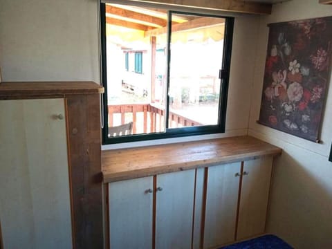 Chalet | Private kitchen | Fridge, microwave, oven, stovetop