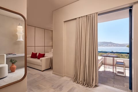 Superior Room, Sea View | Egyptian cotton sheets, premium bedding, free minibar items