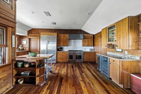 Middle Cabin Full Kitchen