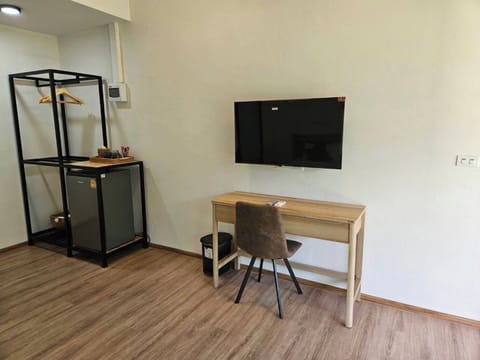 Deluxe Twin Bed | 1 bedroom, premium bedding, down comforters, desk