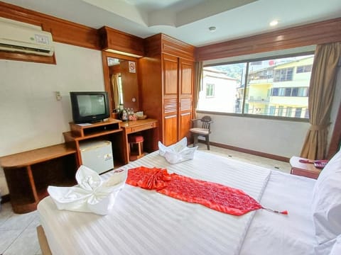 Deluxe Double or Twin Room, 1 King Bed, Balcony, City View | Desk, free WiFi, bed sheets