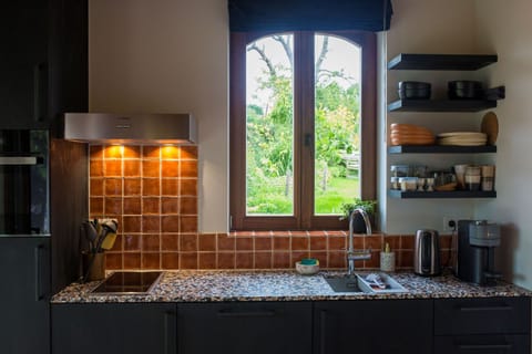 b7439a90-9498-40f9-89e9-ae5d1cf6ad98