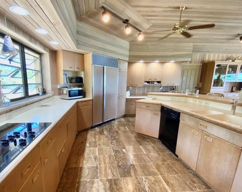 Villa | Private kitchen | Full-size fridge, microwave, oven, stovetop