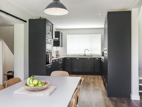 Kitchen | Cae Garw - Cwm Cadnant, Caernarfon