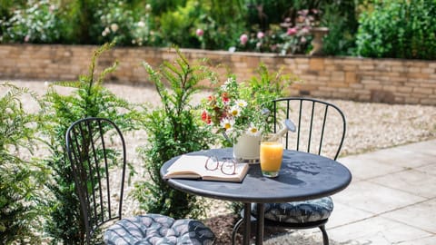 Front Terrace, Sweetslade Cottage, Bolthole Retreats