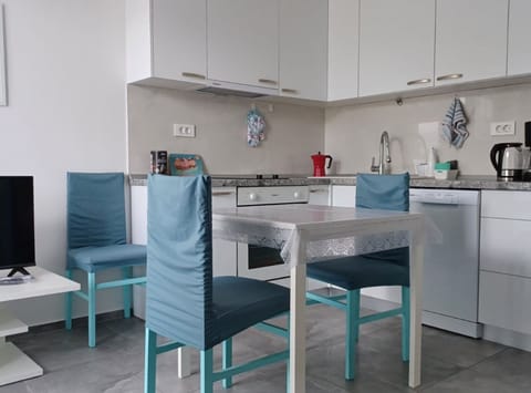 Apartment (FreeMe Apartment - One Bedroom Apartm) | Dining room