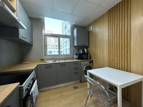 Luxury Studio, City View | Dining room