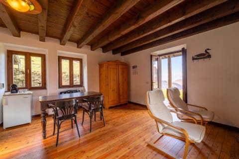 Apartment, Patio, Mountain View | Dining room