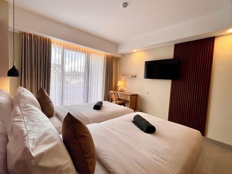 Premium bedding, minibar, in-room safe, desk